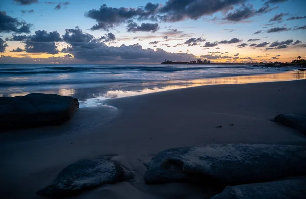 Uma Vista Fascinante Pôr Sol Sobre Costa Rochosa Kap Geinitzort — Fotografia de Stock