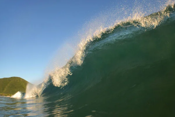 Прекрасний Знімок Великої Хвилі Під Сонячним Світлом — стокове фото