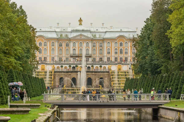 San Petero Rusia Septiembre 2017 Telefoto Del Palacio Peterhof Con — Foto de Stock