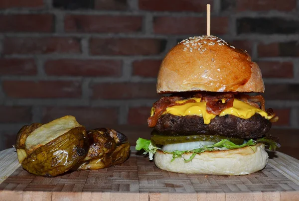 Detailní Záběr Chutně Vypadající Burger — Stock fotografie