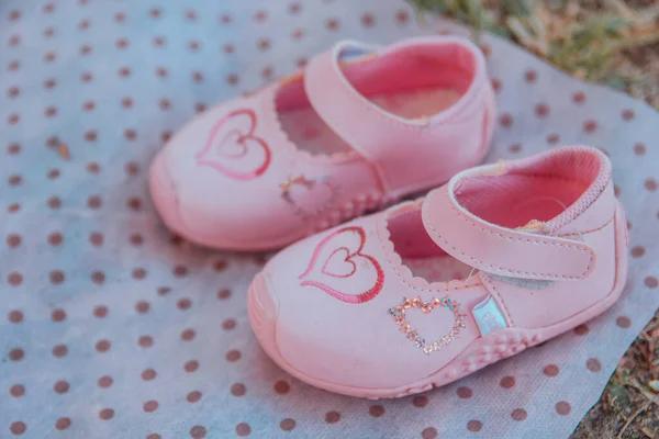 Zbliżenie Ujęcie Słodkie Różowe Dziecięce Buty — Zdjęcie stockowe