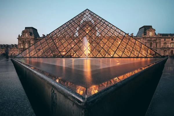 Una Toma Increíble Del Louvre París Francia —  Fotos de Stock