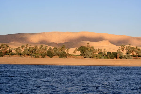 River Nile Surrounded Sandy Mountains Desert Blue Sky — Stock Photo, Image