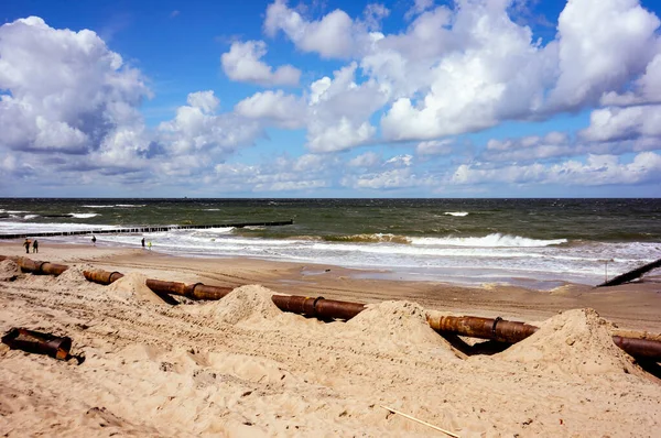 Пляж Устроні Морскі Польщі Велика Іржава Труба Піщаному Пляжі Передньому — стокове фото