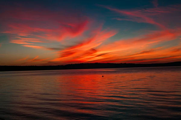 Der Faszinierende Blick Auf Den Sonnenuntergang Über Dem Ozean — Stockfoto