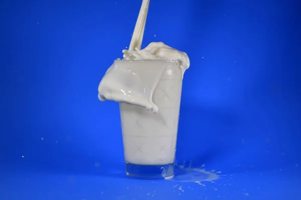 Shot Splashing Milk Cup — Stock Photo, Image