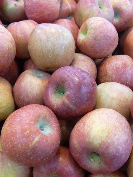 農家の市場でリンゴのクローズアップショット — ストック写真