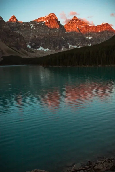 Uma Foto Vertical Lago Moraine Banff National Park Canadá — Fotografia de Stock