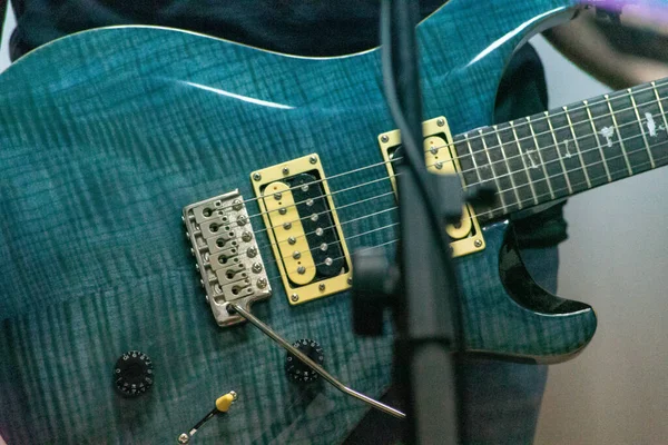 Selektywna Fokus Strzał Gitara Elektryczna Studio — Zdjęcie stockowe