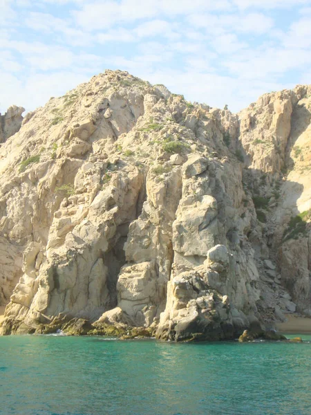 Μια Μαγευτική Λήψη Ενός Όμορφου Θαλασσινού Τοπίου Τεράστιους Βράχους — Φωτογραφία Αρχείου