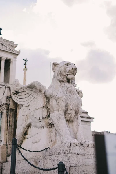 Egy Függőleges Felvétel Piazza Venezia Alatt Felhős Rómában Olaszországban — Stock Fotó