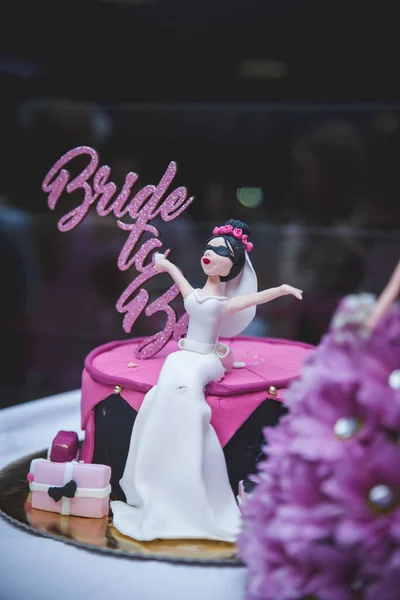 Вертикальний Знімок Красиво Прикрашеного Весільного Торта — стокове фото
