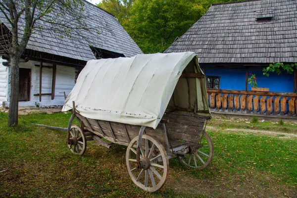 Крупный План Старого Деревянного Фургона Ферме — стоковое фото