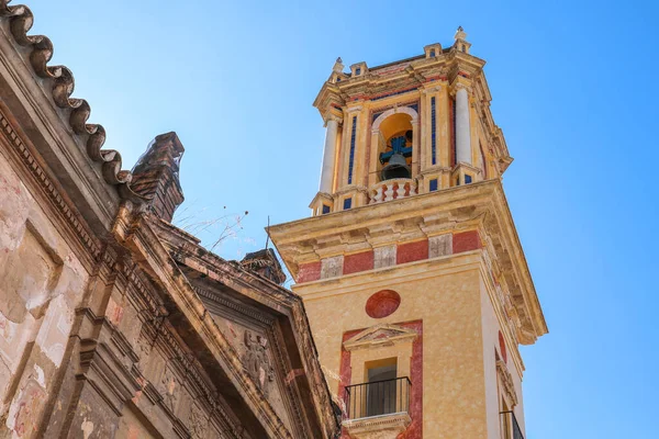 Vue Angle Bas Clocher Dans Une Ancienne Cathédrale Séville Espagne — Photo