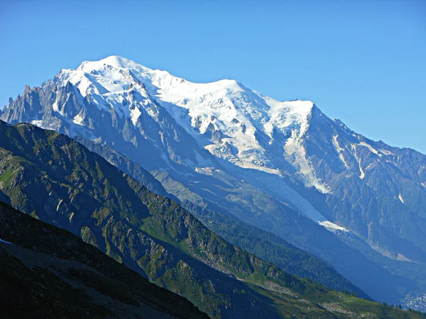 Schöne Aussicht Auf Die Alpen Und Das Tal Von Chamonix — Stockfoto