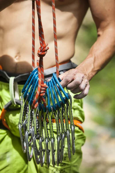 Nahaufnahme Eines Bergsteigers Mit Ausrüstung Einem Gürtel Champfromier Frankreich — Stockfoto