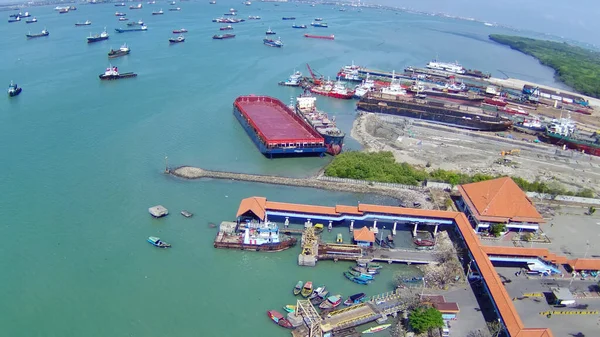 Una Vista Aérea Barcos Edificios Orilla — Foto de Stock