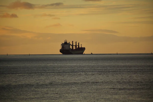 Bel Colpo Una Grande Nave Mare Durante Tramonto — Foto Stock