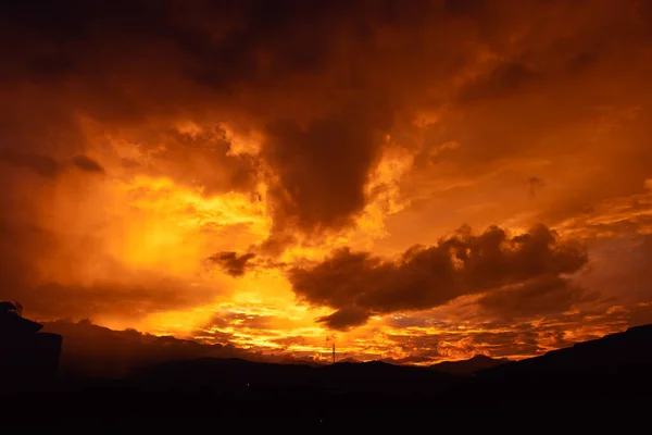 Silhouettes Buildings Cloudy Sky Breathtaking Golden Sunset — Stock Photo, Image