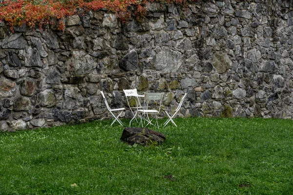 White Table Chairs Park Grass — Stock Photo, Image