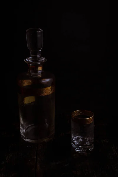 Vertical Shot Decanter Glass Darkness — Stock Photo, Image