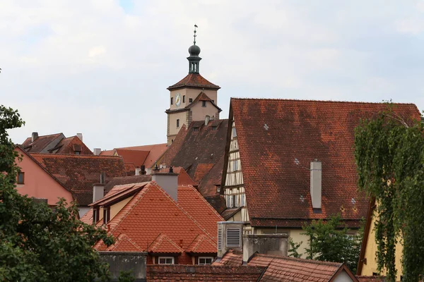 Zbliżenie Ujęcia Budynków Kolorowymi Dachami — Zdjęcie stockowe