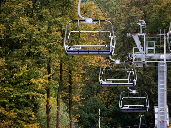 Eine Nahaufnahme Der Sessellifte Einem Bergort Herbst — Stockfoto