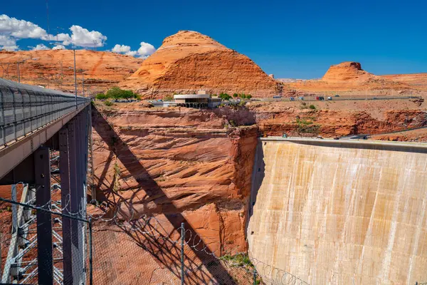 Vacker Utsikt Över Glen Canyon Dammen Över Colorado Blå Himmel — Stockfoto