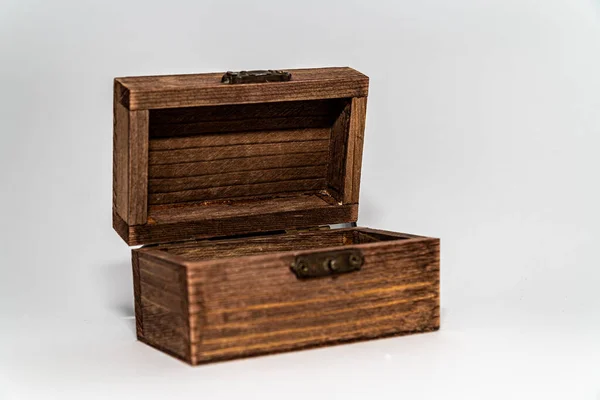 Dřevěná Krabice Příslušenství Izolované Bílém Pozadí — Stock fotografie