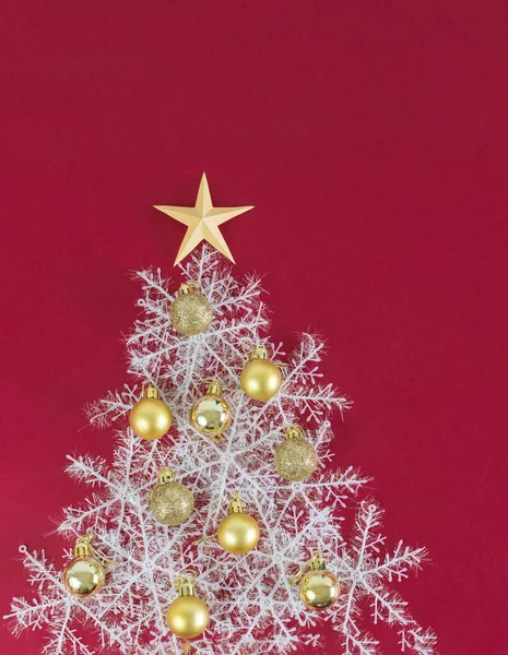 Plan Vertical Une Décoration Noël Sur Carton Rouge Foncé Avec — Photo