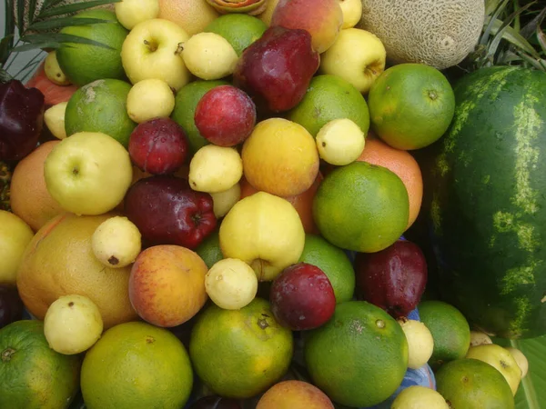 各种新鲜成熟的水果的特写镜头 — 图库照片