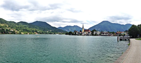 Bavarian Lake with mountains in the backround — Stock Photo, Image