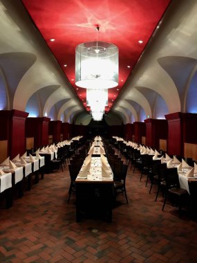 Belediye binasının bodrum katında restoran
