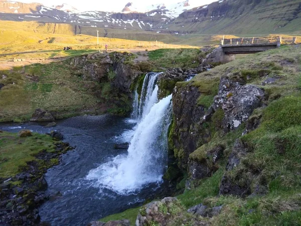 Kleine Waterval Buurt Van Beroemdste Berg Ter Wereld Kirkjufell — Stockfoto