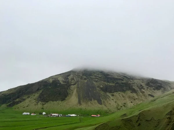 Montanha Nas Nuvens Islândia — Fotografia de Stock