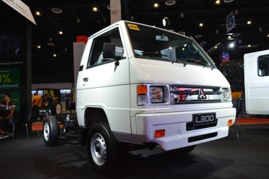 Mitsubishi L300 çıplak şasi van