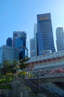 SINGAPORE - APR 4 - Fullerton yolu 4 Nisan 2012 'de Singapur' da çevreleyen binalar.