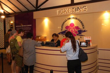 SINGAPORE - APR 4 - 4 Nisan 2012 'de Singapur' da ulusal orkide bahçe biletleri merkezi.