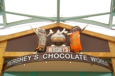 SENTOSA, SG - 5 Nisan - Hersheys çikolata dünya cephesi 5 Nisan 2012 tarihinde Sentosa, Singapur 'da.