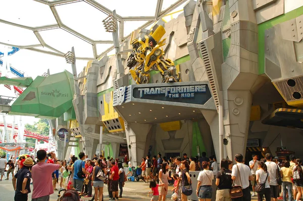 Sentosa April Universal Studios Singapore Transformers Ride Facade April 2012 — 图库照片