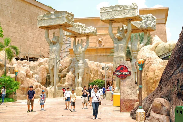 Sentosa April Universal Studios Singapore Jurassic Park Theme April 2012 — 图库照片