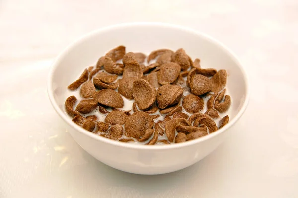 Schokoladen Müsli Schüssel Mit Milch Als Frühstücksmahlzeit — Stockfoto