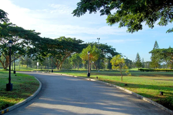 Batangas Haziran 2010 Tarihinde Malarayat Dağı Nda Golf Sahası Yolu — Stok fotoğraf