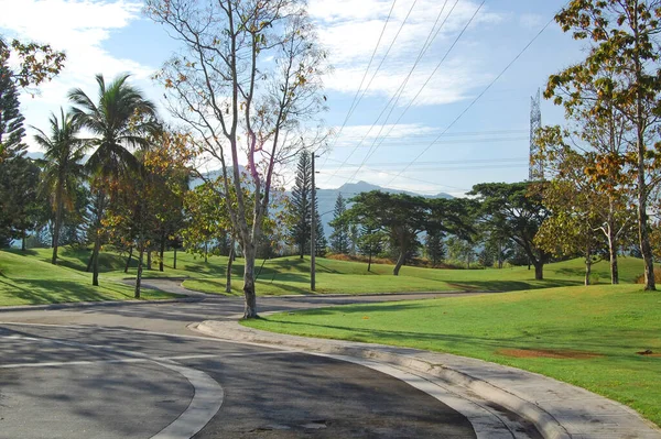 Batangas Haziran 2010 Tarihinde Malarayat Dağı Nda Golf Sahası Yolu — Stok fotoğraf