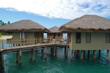 PALAWAN, PH - NOV 30 - 30 Kasım 2009 'da Dos Palmas adasındaki tatil beldesinin dış cephesi, Honda Bay, Puerto Princesa, Palawan, Filipinler.