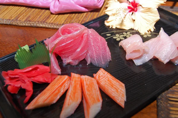 Japán Nyers Hal Sashimi Vörös Gyömbér Wasabi Rák Pálcika Szolgált — Stock Fotó