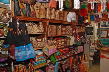 PALAWAN, PH - 9 Mart - Coron hediyelik eşya ve hediyelik eşya dükkânı 9 Mart 2012 'de Coron, Palawan, Filipinler' de sergilendi.