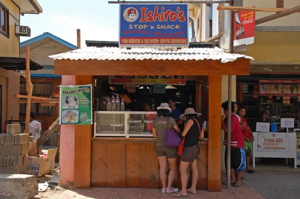 Palawan 3月9日 2012年3月9日にフィリピンのパラワン州コロンでイロスのストップ スナックショップ — ストック写真