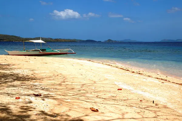 Båt Dockad Vid Calumbuyan Sandstrand Coron Palawan Filippinerna — Stockfoto