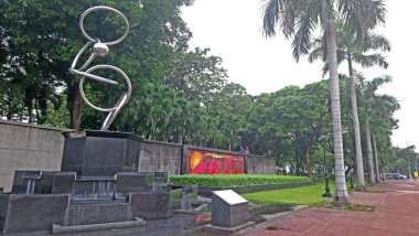 MANILA, PH - JAN 2 - Luntiang Pilipinas Ormanı Metal Sanatı 2 Ocak 2017 tarihinde Manila, Filipinler 'de.